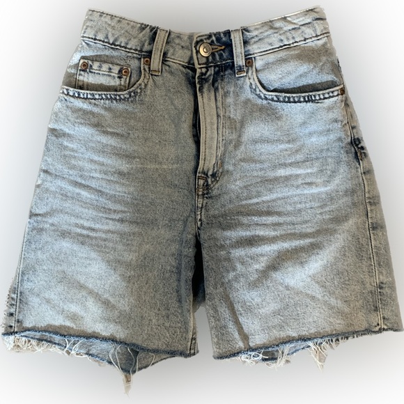 H&M high waisted denim shorts - Picture 1 of 4